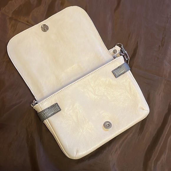 Guess Bag - Picture 4 of 6